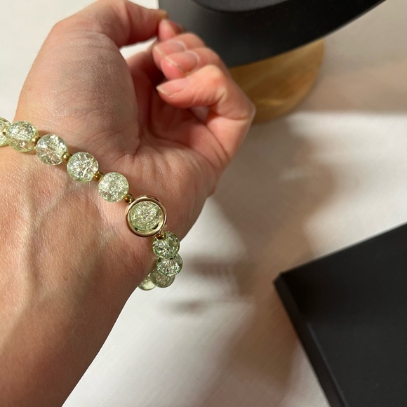 2/$15 sale. Green Beaded Stretch Bracelet with Flower Charm & hanging bead charm - Picture 5 of 5